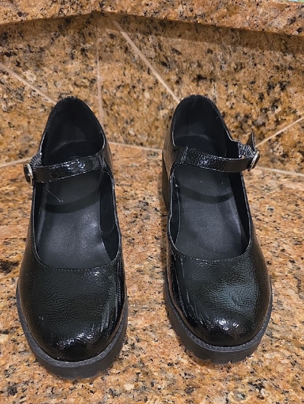 Urban Outfitters Mary Janes - SZ 9